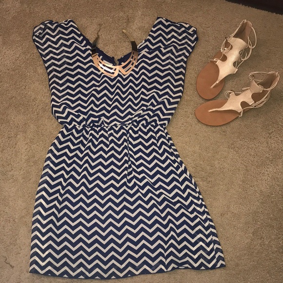 Speechless | navy and white chev women’s dress. L - Picture 4 of 8